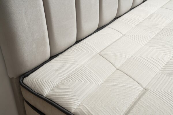 Boxspring Marsi Crème wit