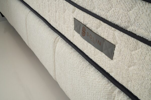 Boxspring Puffy Crème wit
